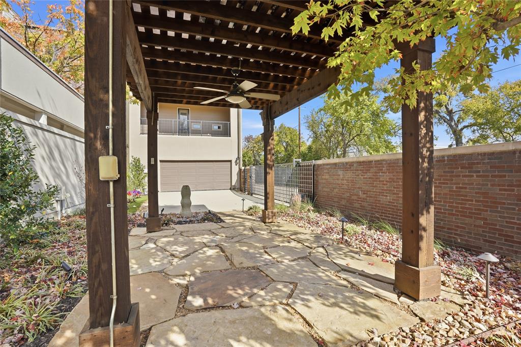 Southlake Town Square Brownsto - Residential