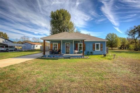 423 Oak Leaf Trail East Tawakoni TX 75472