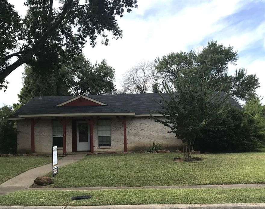 Spacious, animal-friendly, single-level 4-bedroom, 2-bath home with a 2-car garage in highly rated Lewisville ISD—just two blocks from Main Street! Currently, there is NO animal deposit, fee, or monthly pet rent.  Contact your local Realtor today to schedule a showing!  
Custom built-ins ideal for displaying your favorite pieces while keeping everything beautifully organized.  Conveniently located near top-rated schools, restaurants, shopping, and mass transit. Maximum of 2 approved animals. This is a non-smoking property, and housing vouchers are not accepted. All information to be verified by the lessee.