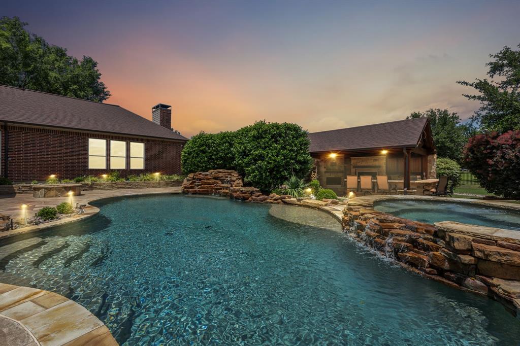 1002 Washington Drive