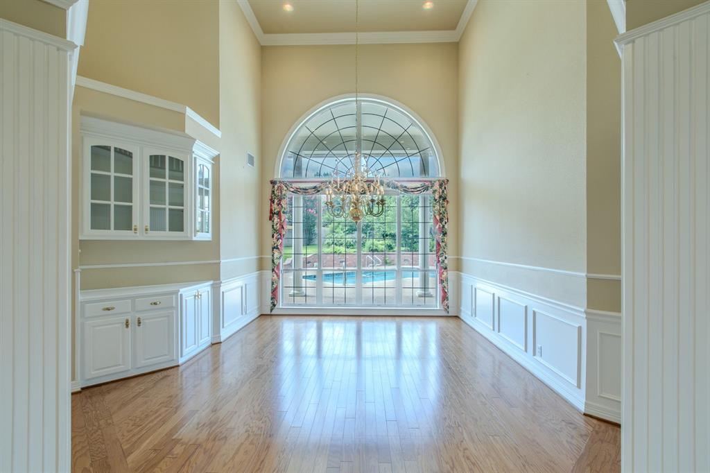 806 Forest Oaks Circle