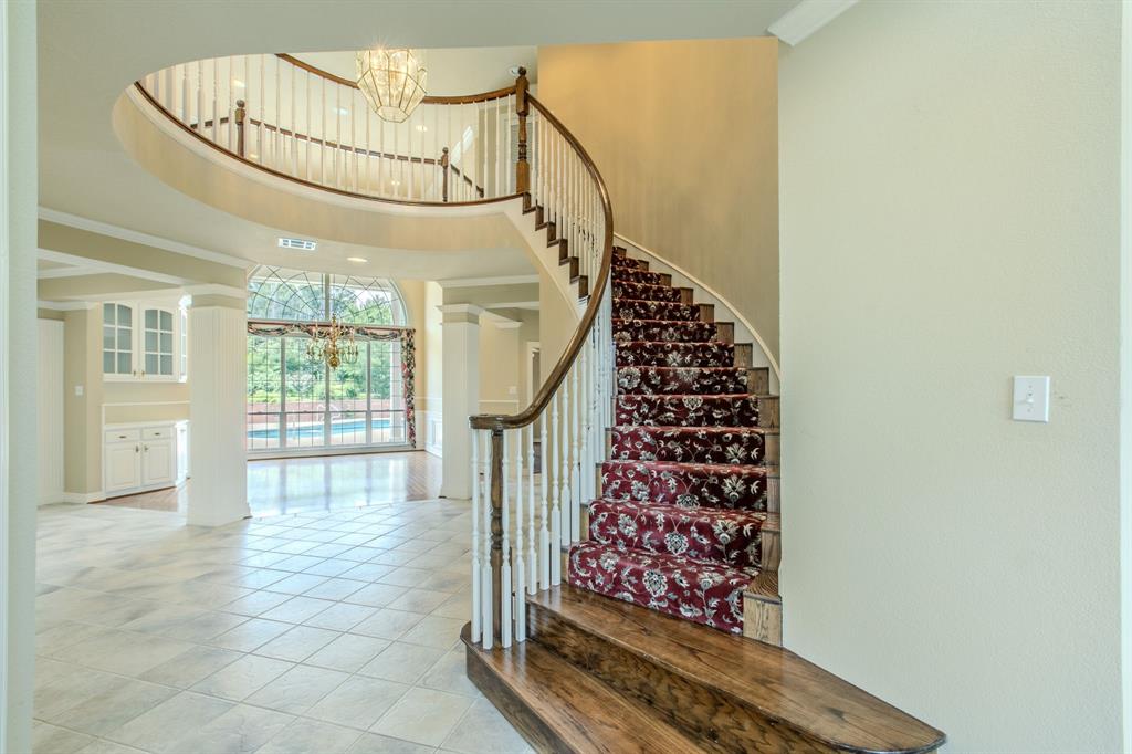 806 Forest Oaks Circle