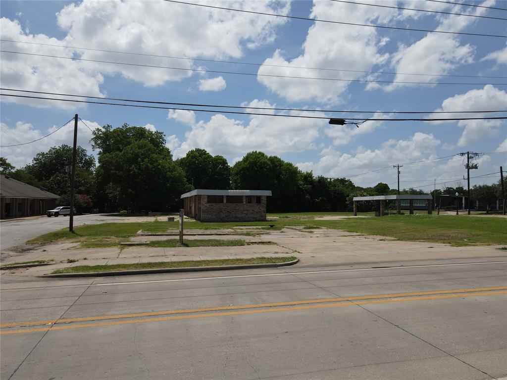 111 S Dallas Avenue