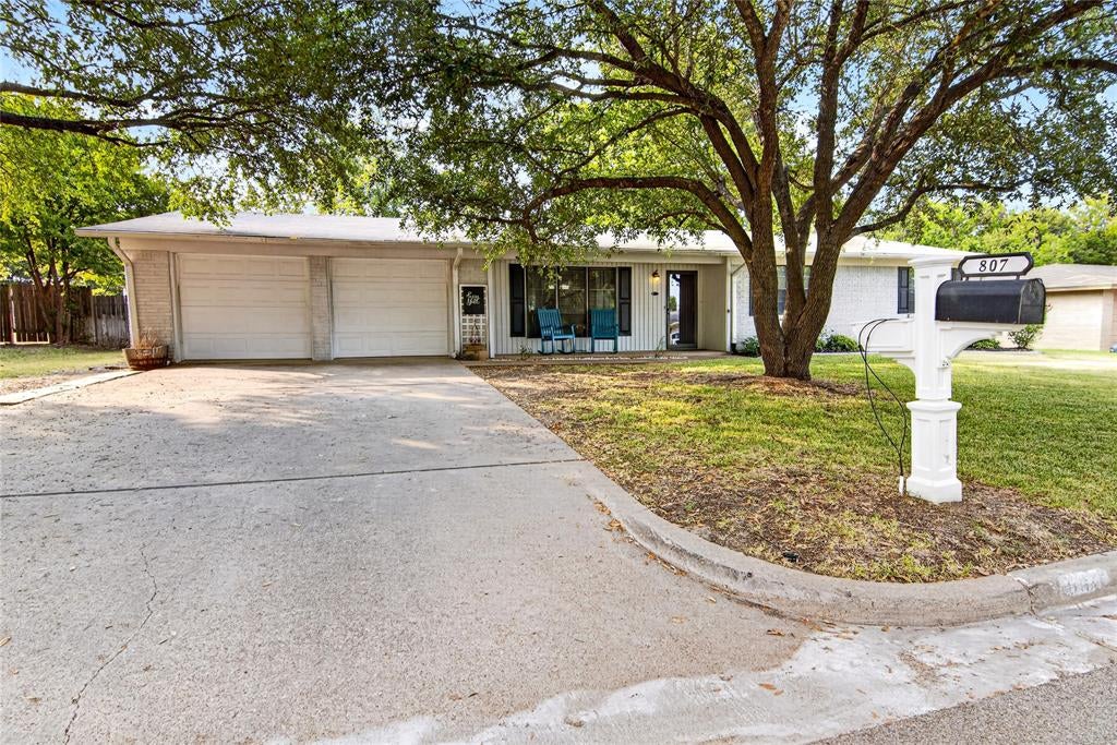 807 W Elizabeth Drive