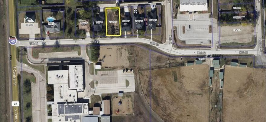 Nice Residential lot in town with easy access to I 45 and other surrounding cities in Ellis County. Be part of the flourishing growth in Ferris! Bring your own builder or build to suit with seller.