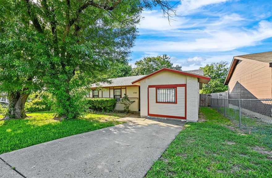 Come check out this 3 bedroom, 2 bathroom home in Dallas, Texas. Here you'll enjoy wood plank vinyl flooring in common areas, carpeted bedrooms, and a large backyard. You’ll feel right at home here! This one won’t last long! Schedule your showing today!

Pets OK with deposit. Must make approximately 3x the rent as income.  

FYI First month’s rent isn’t due until move in. Security deposit is equal to one month’s rent and is due when approved and signing your lease.