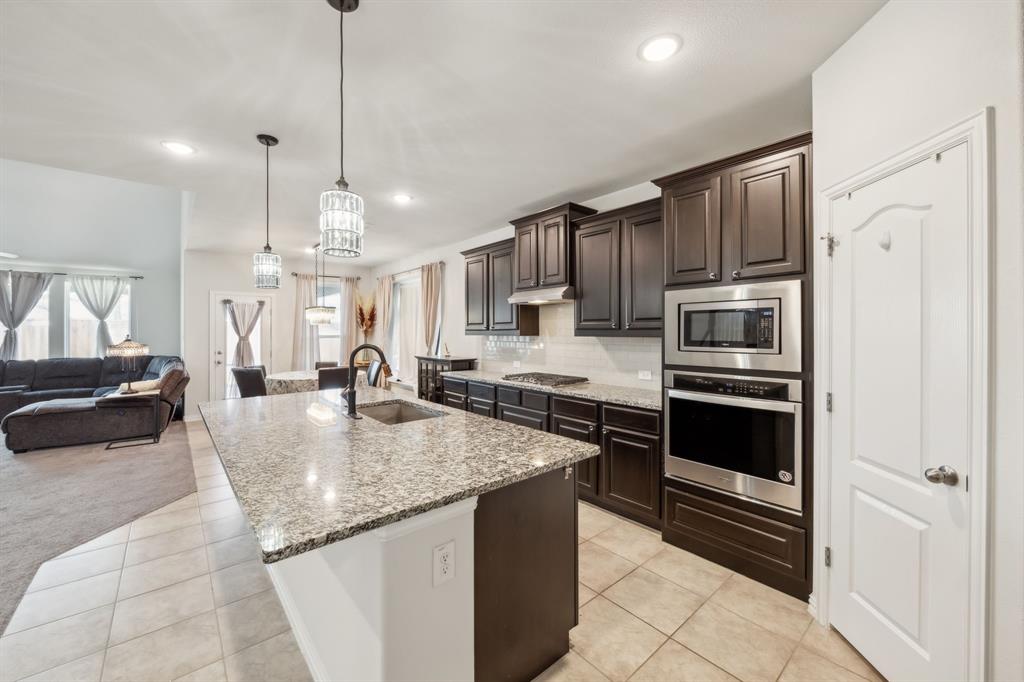 2801 Willow Lane