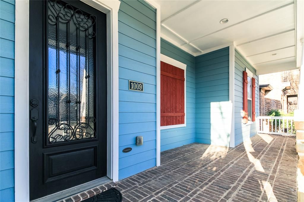 Photo of 1009 Peacock Boulevard, Carrollton, TX 75007 (MLS # 21127379)