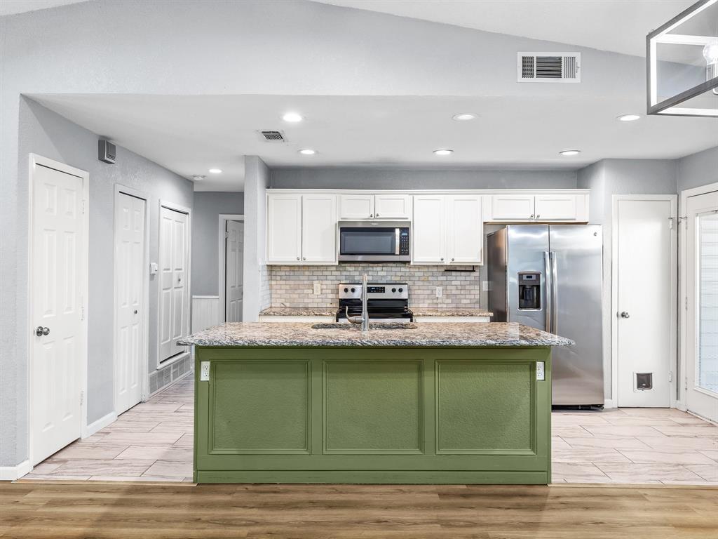 1400 Meadowcrest Drive
