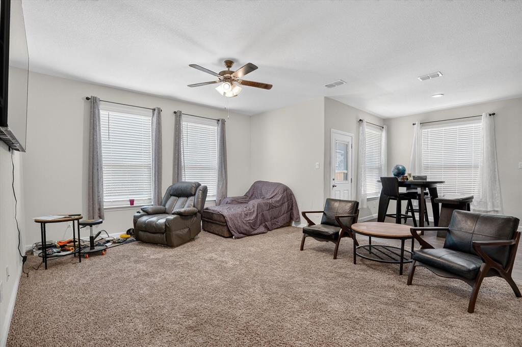 1104 Larkspur Lane