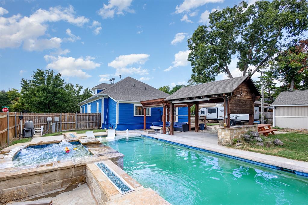 University-Rev - Residential