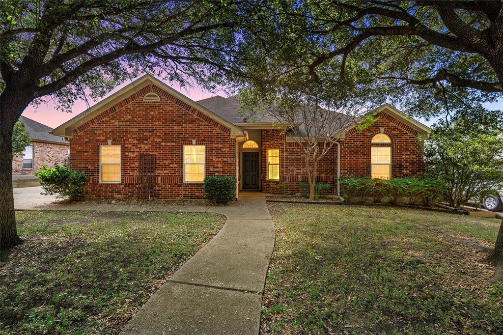 Photo of 217 Keswick Drive, Hewitt, TX 76643 (MLS # 21375024)