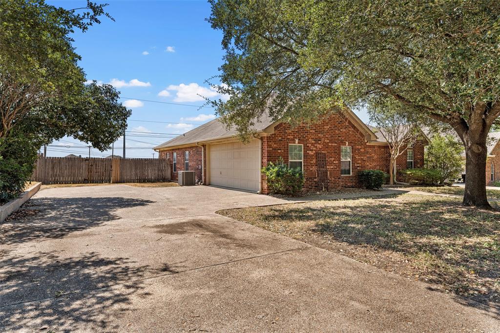 Photo of 217 Keswick Drive, Hewitt, TX 76643 (MLS # 21375024)