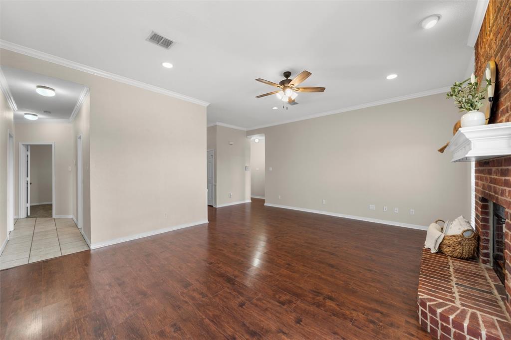 Photo of 217 Keswick Drive, Hewitt, TX 76643 (MLS # 21375024)