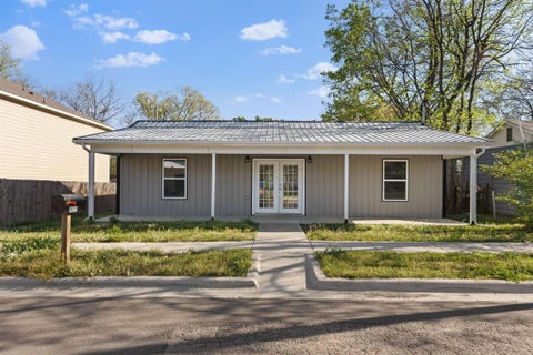 Photo of 805 S 4th Street, Bonham, TX 75418 (MLS # 21395486)
