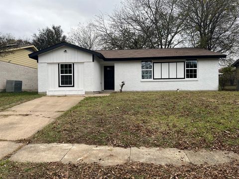 Photo of 3771 Stagecoach Trail, Dallas, TX 75241 (MLS # 21165432)