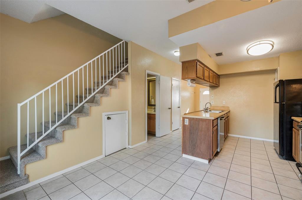 232 Samuel Boulevard 6