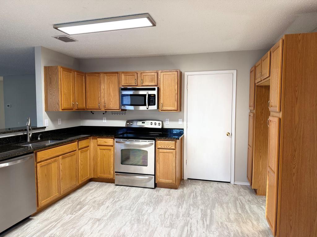 River Oaks Add Ph 2 - Residential Lease