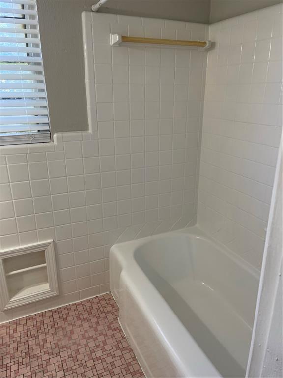 R Fenbys - Residential Lease