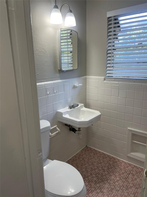 R Fenbys - Residential Lease