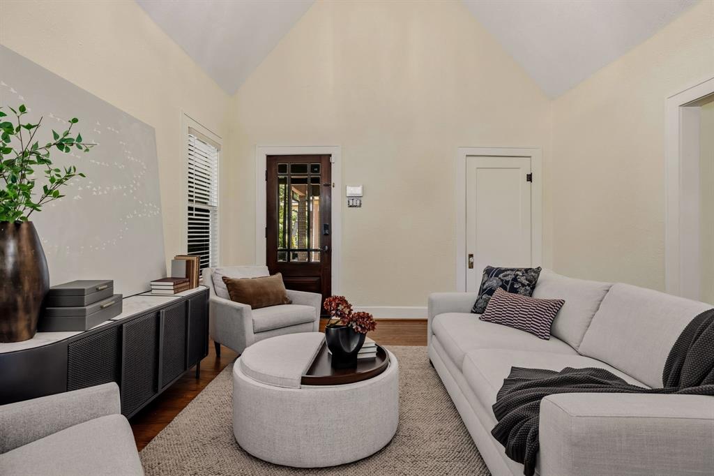 907 Monte Vista Drive