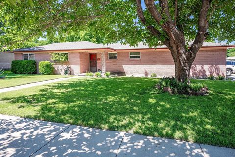 Single Family Residence in North Richland Hills TX 4153 Mackey Drive.jpg