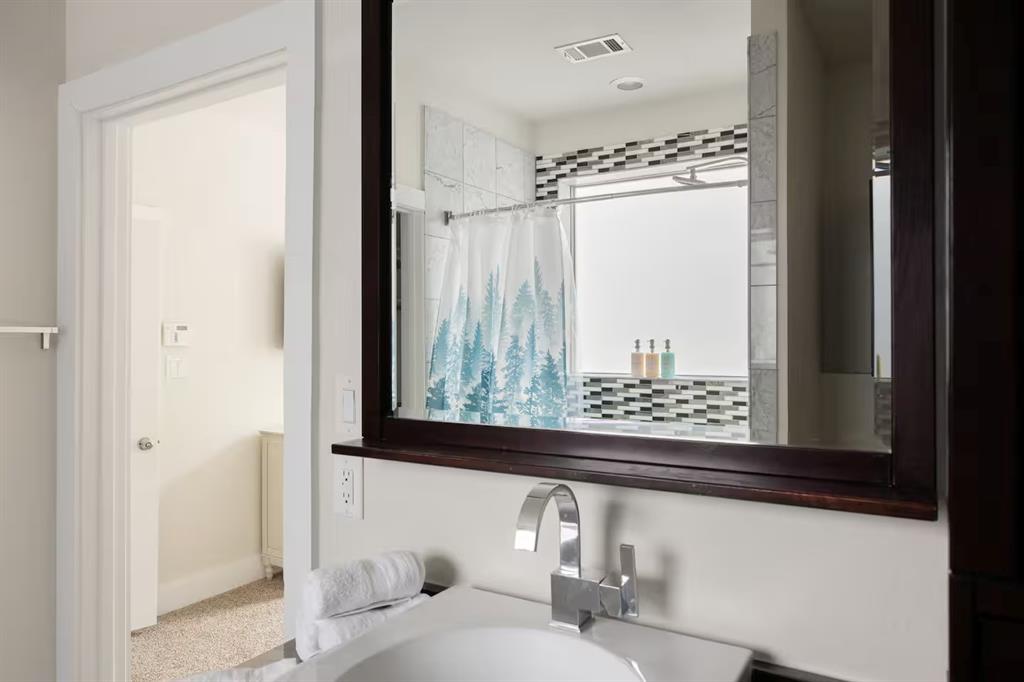 : J D CULLUMS OAK LAWN - Residential Lease