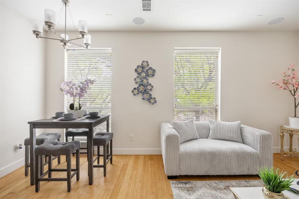 : J D CULLUMS OAK LAWN - Residential Lease