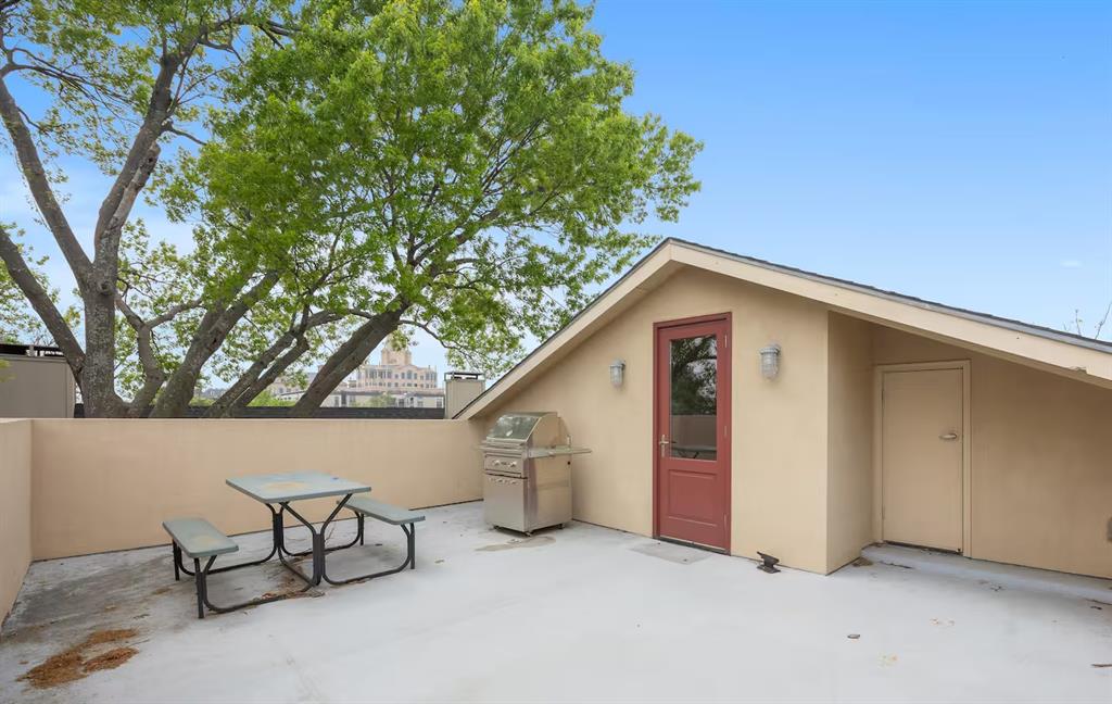 : J D CULLUMS OAK LAWN - Residential Lease