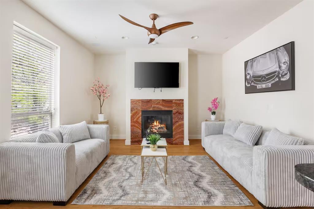 : J D CULLUMS OAK LAWN - Residential Lease