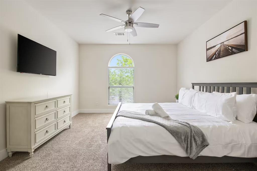 : J D CULLUMS OAK LAWN - Residential Lease