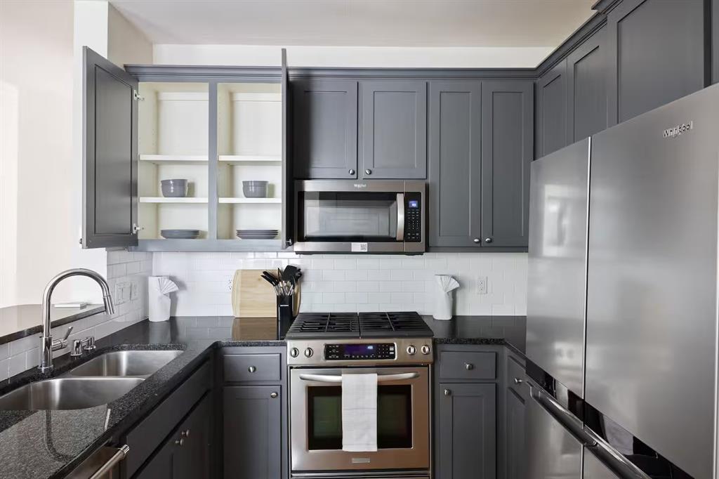 : J D CULLUMS OAK LAWN - Residential Lease