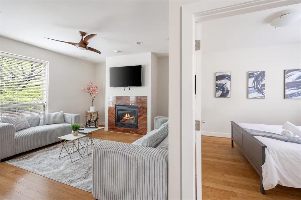 : J D CULLUMS OAK LAWN - Residential Lease