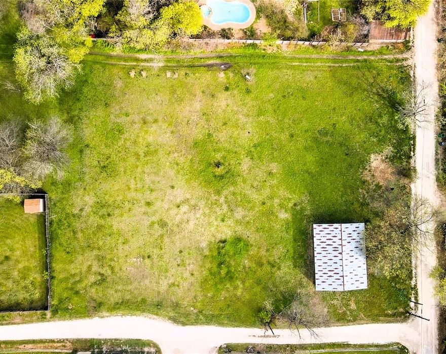 Own A Piece Of Lot In Waxahachie! Corner Lot With A Storage. Future Possibilities Can Be Great! COORDINATES 32.39201 N , 96.84088 Legal: 15B 16B 5 COLLEGE 0.367 ACRES. Parcel ID 172804