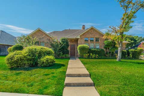 Photo of 529 Winston Street, Grand Prairie, TX 75052 (MLS # 21368494)