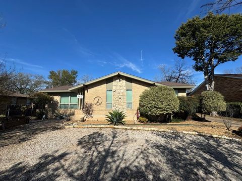 2615 Gladiolus Lane Dallas TX 75233