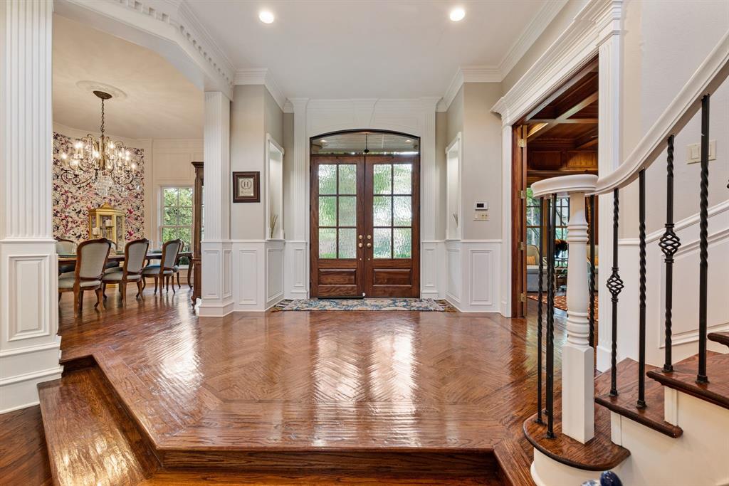 802 Carriage Court