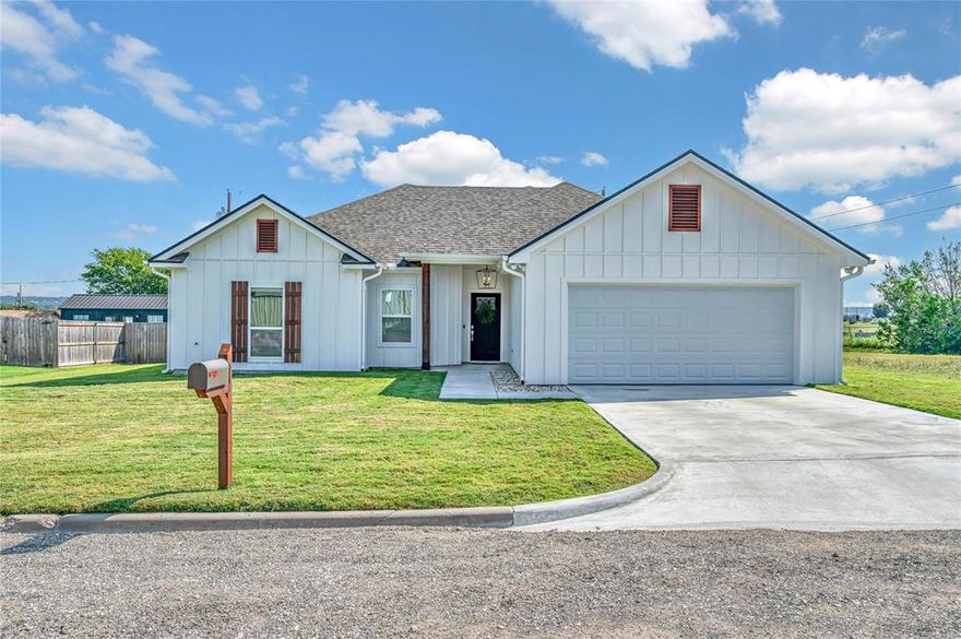 This one owner, move in ready home sits in the south of Clifton on a quiet street. This 1615 square foot home has a spacious kitchen with a bar that seats four, space for a dining table and a large living area. Three large windows allow for natural light to bathe the living space. There are granite countertops throughout and stainless steel appliances in the kitchen. It has two full bathrooms with the primary bath having a soaker tub and shower combo. The primary bedroom has his and her closets. The ceiling heights range from 9 to 10 feet expanding the space. All windows have roller shades. The yard is fully sodded and irrigated with a fenced in backyard. This is a house you do not want to miss. Schedule your private showing today!