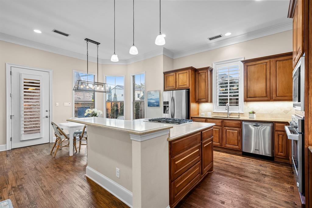 5002 Stanford Avenue