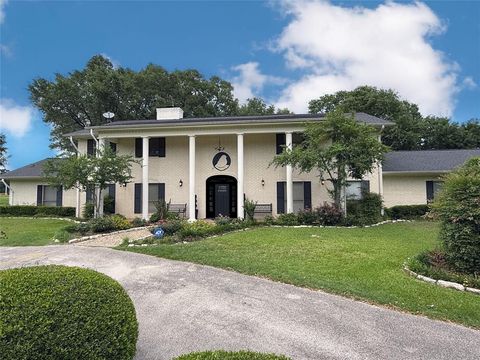 601 E Collard Street Madisonville TX 77864