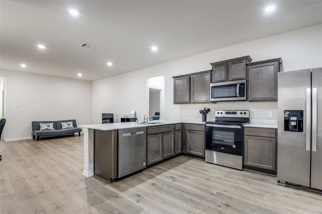 Magnolia Ph 10 - Residential