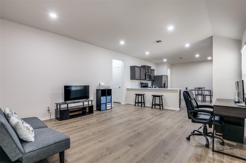 Magnolia Ph 10 - Residential