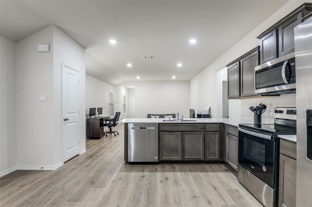 Magnolia Ph 10 - Residential