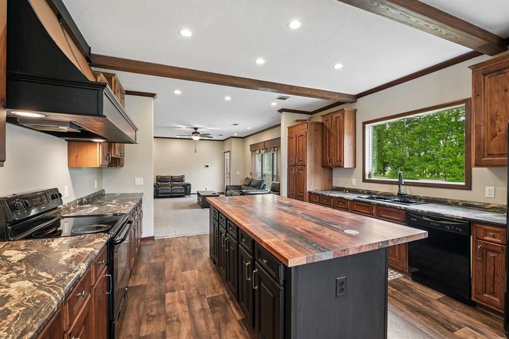 Photo of 590 Vz County Road 2704, Mabank, TX 75147 (MLS # 21238348)