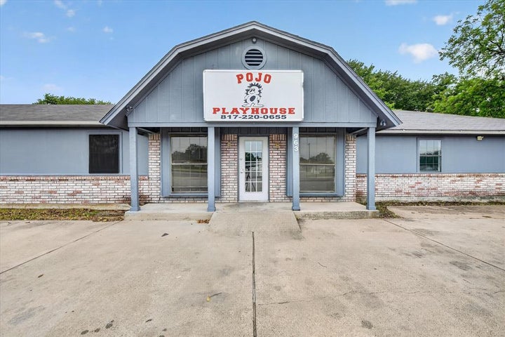 Photo 1 of 37 — 936 E Highway 199, Springtown, TX 76082
