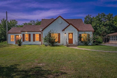 Photo of 620 Forrester Street, Greenville, TX 75401 (MLS # 21331562)