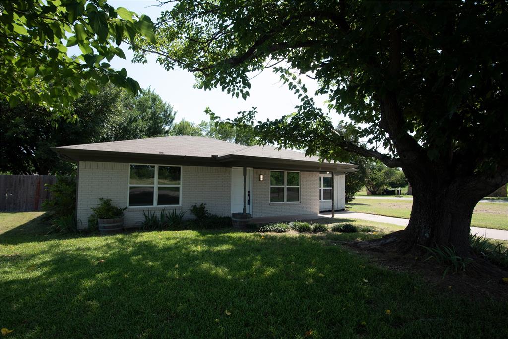 1117 Ross Lane