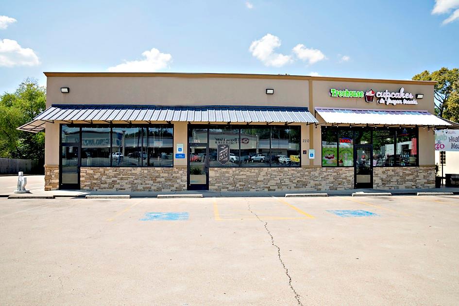 Photo 1 of 9 — 220 S Palestine Street, Athens, TX 75751
