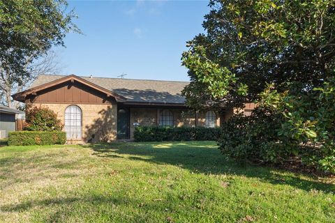 Photo of 6236 Trail Lake Drive, Fort Worth, TX 76133 (MLS # 21195783)