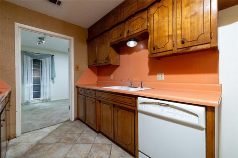 Tiny photo for 6236 Trail Lake Drive, Fort Worth, TX 76133 (MLS # 21195783)